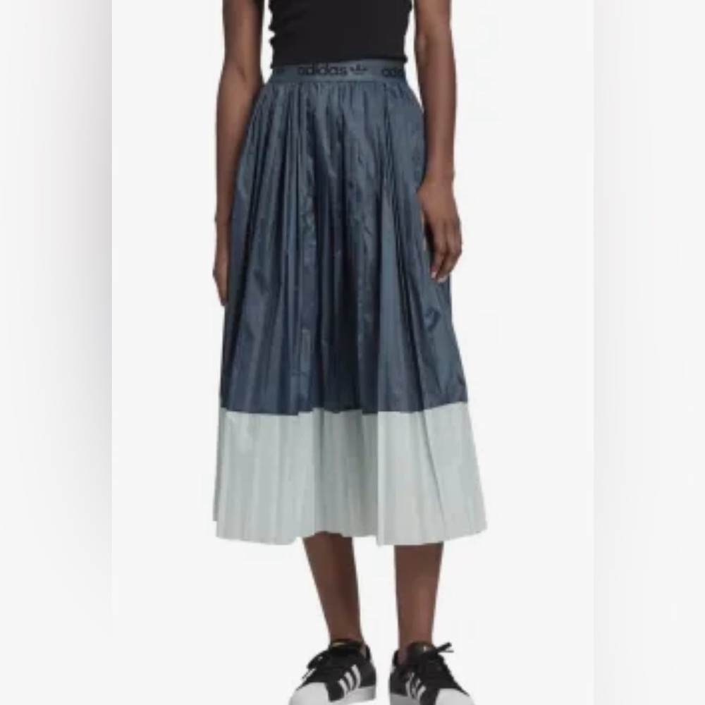 EUC Adidas Women's blue/green pleated midi skirt